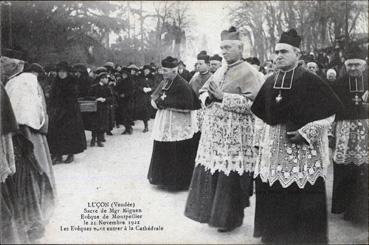 Iconographie - Sacre de Mgr. Mignen - Les évêques vont entrer à la cathédrale