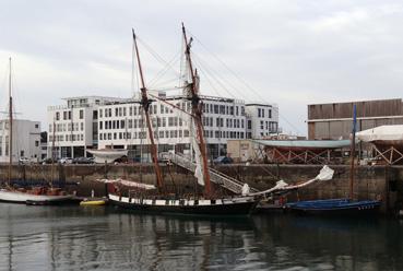 Iconographie - La goélette La Recouvrance au port