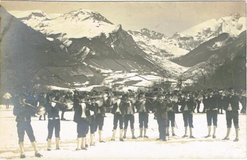 Iconographie - Sonneurs à Eaux-Bonnes, dans la Vallée d'Ossau