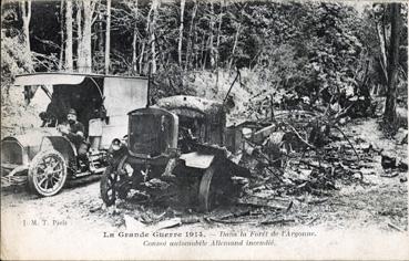 Iconographie - Dans la forêt de l'Zrgonne, convoi automobile allemand incendié