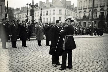 Iconographie - Marcel Barreteau recevant la Légion d'Honneur à Nantes