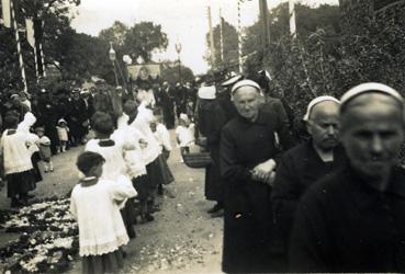 Iconographie - Procession de Fête-Dieu