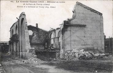 Iconographie - Bâtiment en ruines de la gare