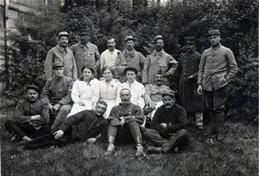 Iconographie - Soldats convalescents et leurs infirmières