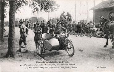 Iconographie - Formation d'un train - Au 1er plan, side-car d'un officier