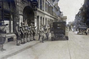 Iconographie - Visite d'officiers à un poste d'occupation militaire