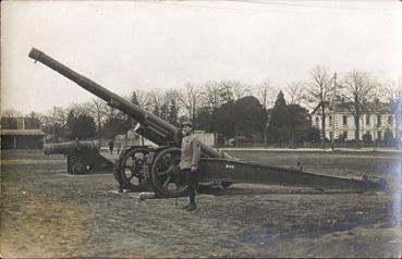 Iconographie - Pose devant un canon 155 long AL (Artillerie Lourde)