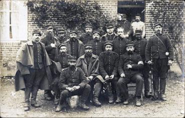 Iconographie - Groupe de soldats du 19e régiment d'Infanterie