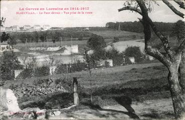 Iconographie - Le pont détruit - Vue prise de la route