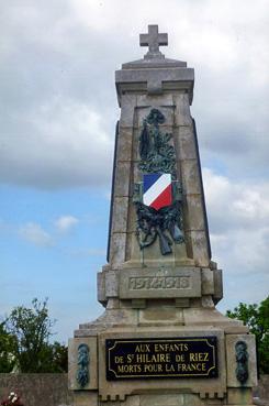 Iconographie - Le monument aux Morts au cimetière