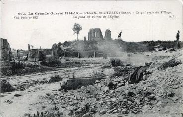 Iconographie - Ce qui reste du village - Au fond les ruines de l'église