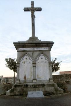 Iconographie - Le monument aux morts pour la France dans le cimetière