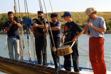 Iconographie - Bouine Bouzine au Festival du chant de marin de St-Gilles