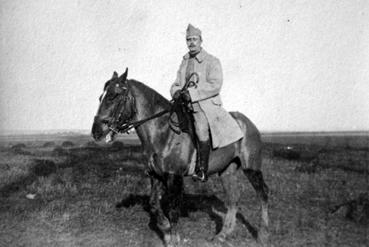 Iconographie - Le lieutenant Jean Tesson à cheval à Carency