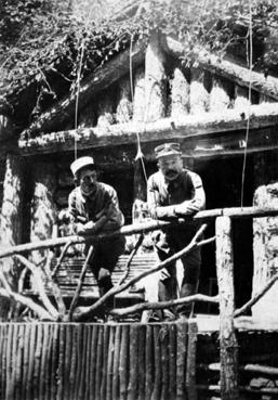 Iconographie - Soldats sur le balcon d'une cagna