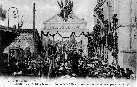 Iconographie - L'Arc de Triomphe dressé à l'entrée de la ville