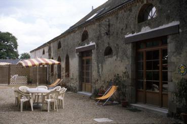 Iconographie - Château du Breuil - Terrasse devant la longère