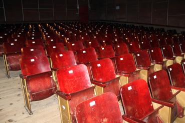 Iconographie - L'ancienne salle de cinéma et théâtre réhabilitée