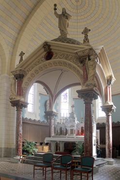 Iconographie - Le ciborium et le maître autel de l'église