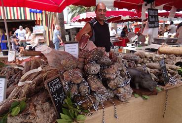 Iconographie - Charcuterie sur le marché