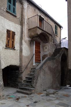 Iconographie - Escalier et balcon près de l'église