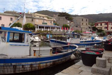 Iconographie - Barques de pêche au port