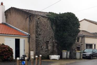 Iconographie - Maison ancienne au 13 rue de L'Halbrandière