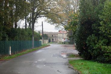 Iconographie - Maison ancienne au bout de la rue de L'Halbrandière