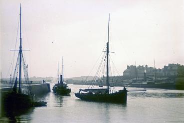 Iconographie - Bateaux au port