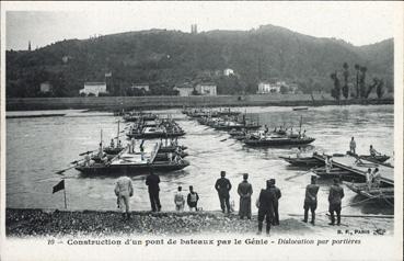 Iconographie - Construction d'un pont de bateaux par le Génie - Dislocation par portières