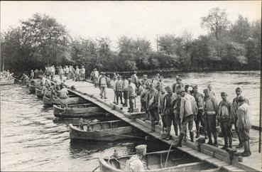 Iconographie - 6e Régiment de Génie - Construction d'un pont de bateaux