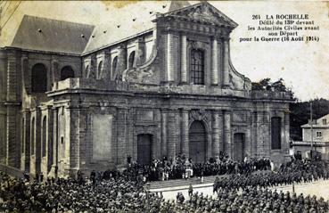 Iconographie - Défilé du 138e devant les autorités Civiles avant son départ pour la guerre (16 août 1914)