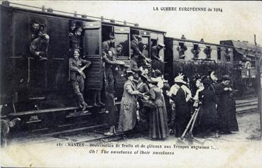 Iconographie - La Guerre Européenne de 1914 - Distribution de fruits et de gateaux aux troupes anglaises