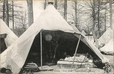 Iconographie - Le camp - Une tente - Agencement intérieur