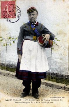 Iconographie - Mme Moquay agée de 82 ans, cantinière des sapeurs pompiers de la ville depuis 58 ans