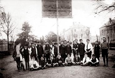 Iconographie - Elèves de l'Institution Richelieu sur le Cours Bayard