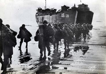 Iconographie - Le ravitaillement des alliés est débarqué dans le port restauré du Havre