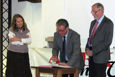 Iconographie - Signature de la convention entre la Communauté de Communes Océan-Marais de Monts et Arexcpo