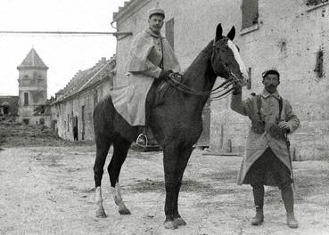 Iconographie - Lieutenant Edouard Café sur son cheval Aston