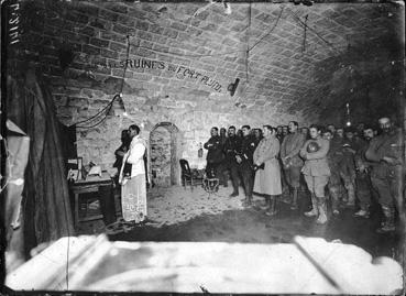 Iconographie - Messe dans les ruines du fort Plutot