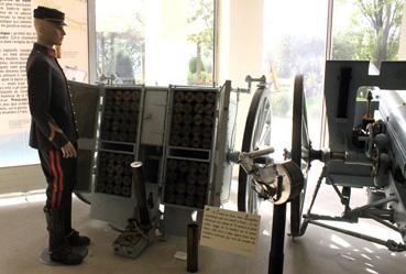 Iconographie - Un caisson de 75 au Musée national de l'Artillerie Lourde