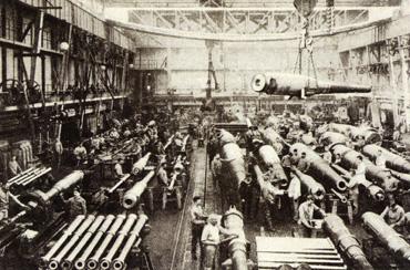 Iconographie - Fabrication de canons dans une usine française