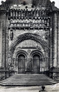 Iconographie - Portail principal de l'église romane (sculpture du XVe siècle)