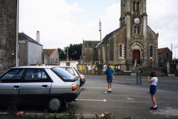 Iconographie - Jeu sur la place Emile Babin