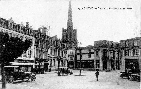 Iconographie - Place des Acacias, vers la Poste