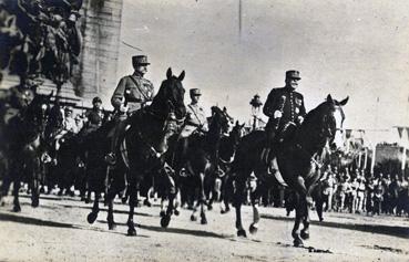 Iconographie - La cavalerie sur les Champs Elysées