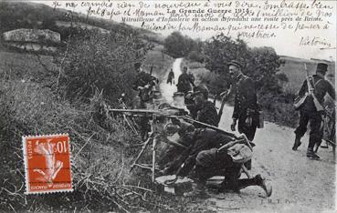 Iconographie - Mitrailleuse d'Infanterie en action défendant une route près de Reims