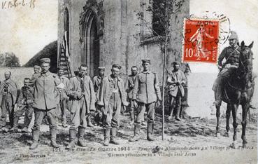 Iconographie - Prisonniers Allemands dans un village près d'Arras