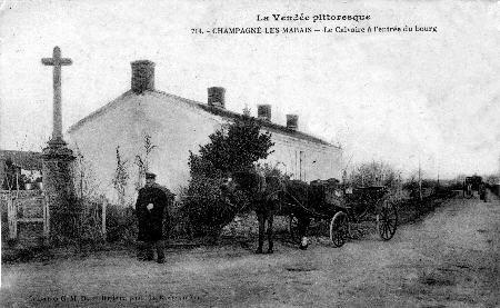 Iconographie - Le calvaire à l'entrée du bourg