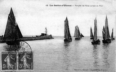 Iconographie - Barques de pêches sortant du port